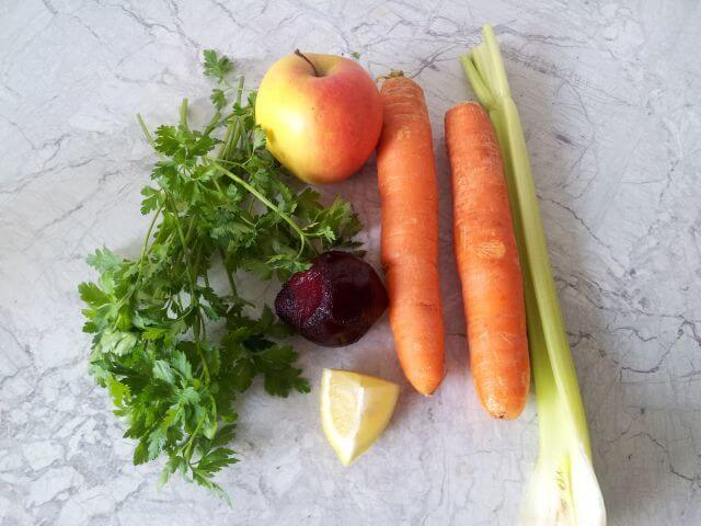 Smoothie-Rezept mit Petersilie und roter Beete: "green bloody"