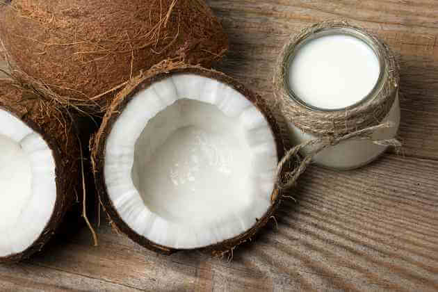 Smoothies mit Kokoswasser und Kokosmilch