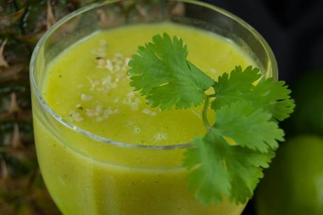 Mango-Ananas-Koriander-Smoothie