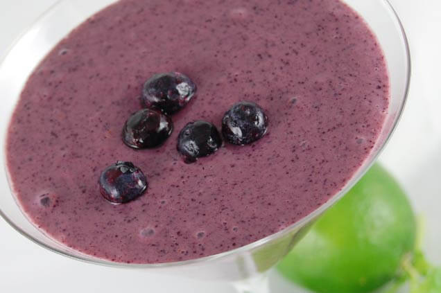 Bananen-Eiweiß-Smoothie in Blue