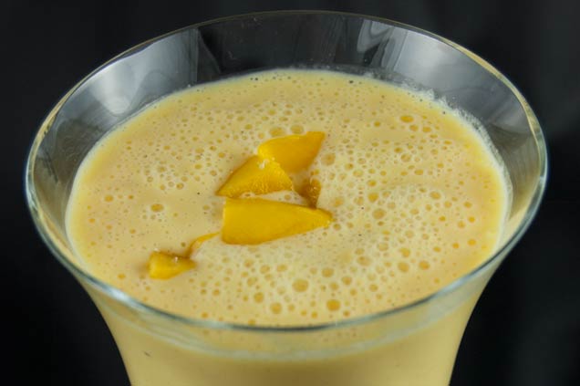 Mango-Eiweiß-Smoothie mit griechischem Joghurt
